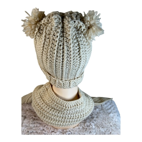Handmade Bright Beige/ cream Crochet Hat & Scarf Set – Cozy & Stylish adult size - Picture 3 of 8
